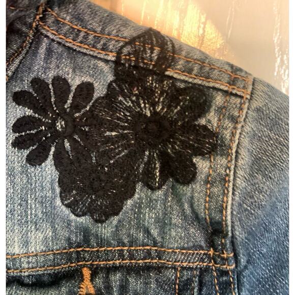 Roebuck & Co. Girl's Embroidered Flowers Jean Jacket Front Pockets Medium 10/12 - Picture 4 of 9